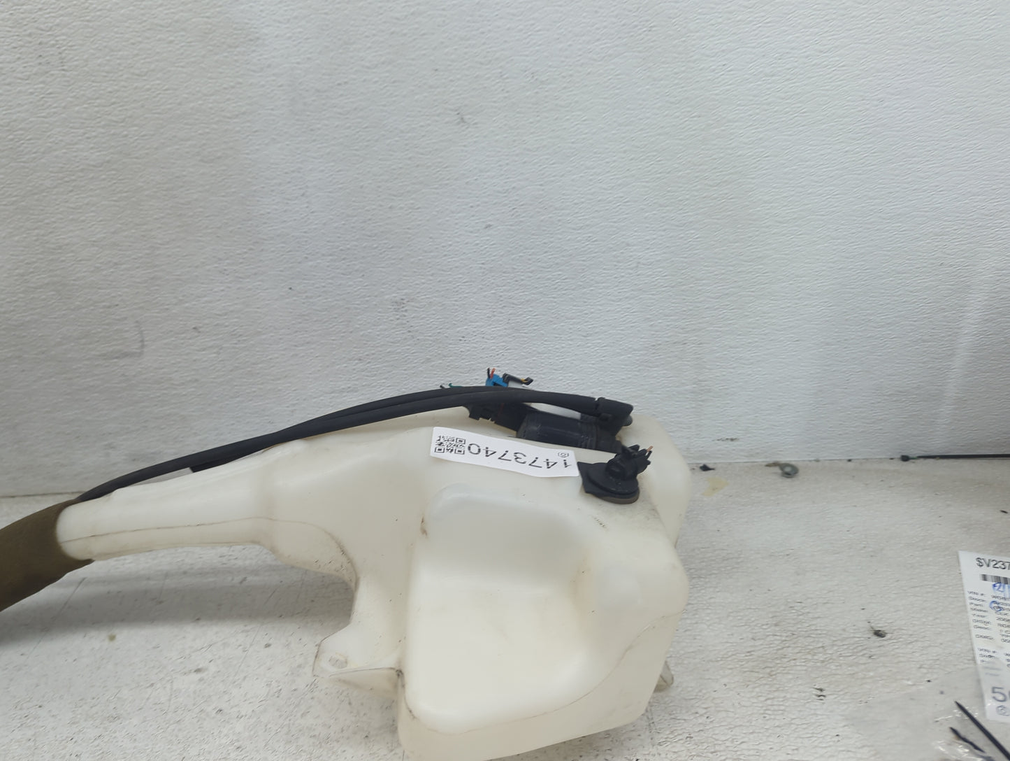 2010-2017 Gmc Acadia Windshield Washer Fluid Reservoir Bottle Oem 1473740 - Oemusedautoparts1.com