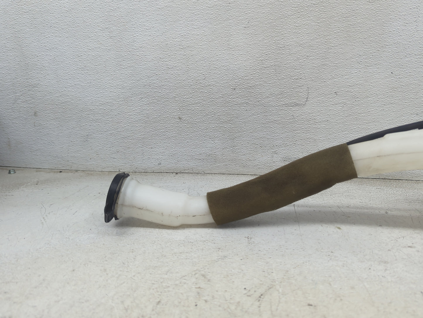 2010-2017 Gmc Acadia Windshield Washer Fluid Reservoir Bottle Oem 1473740 - Oemusedautoparts1.com