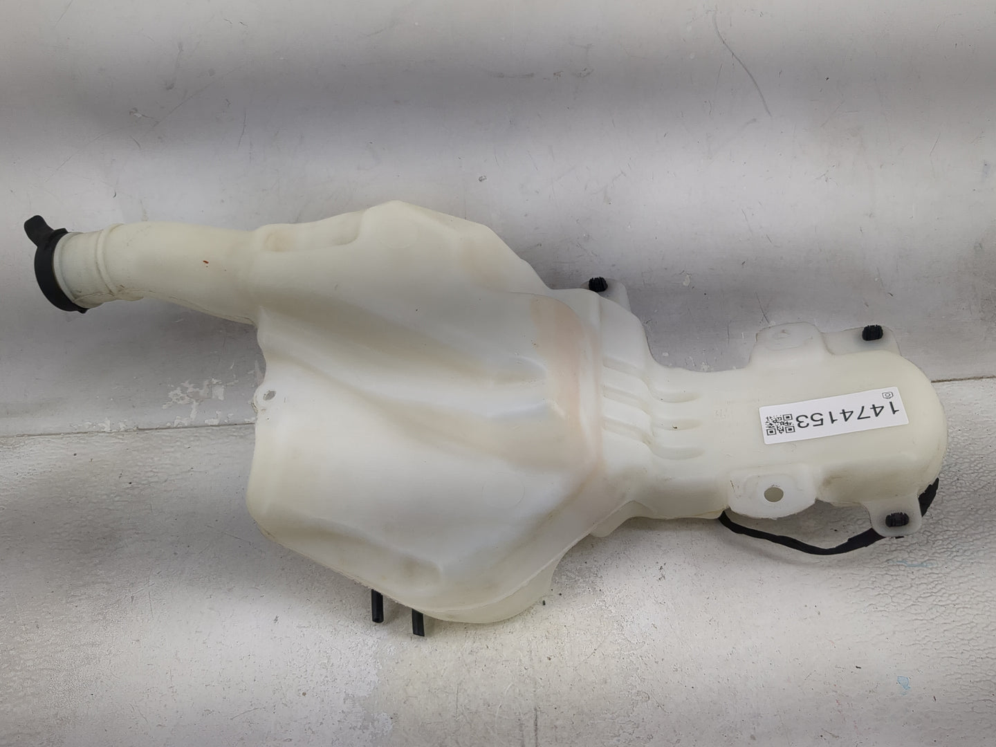 2017-2022 Gmc Acadia Windshield Washer Fluid Reservoir Bottle Oem 1474153 - Oemusedautoparts1.com