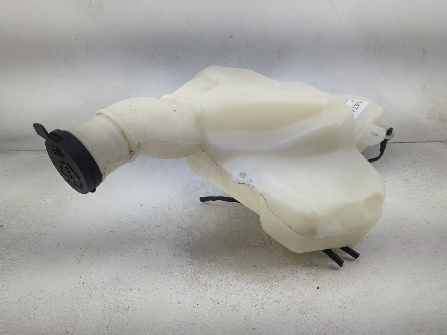 2017-2022 Gmc Acadia Windshield Washer Fluid Reservoir Bottle Oem 1474153 - Oemusedautoparts1.com