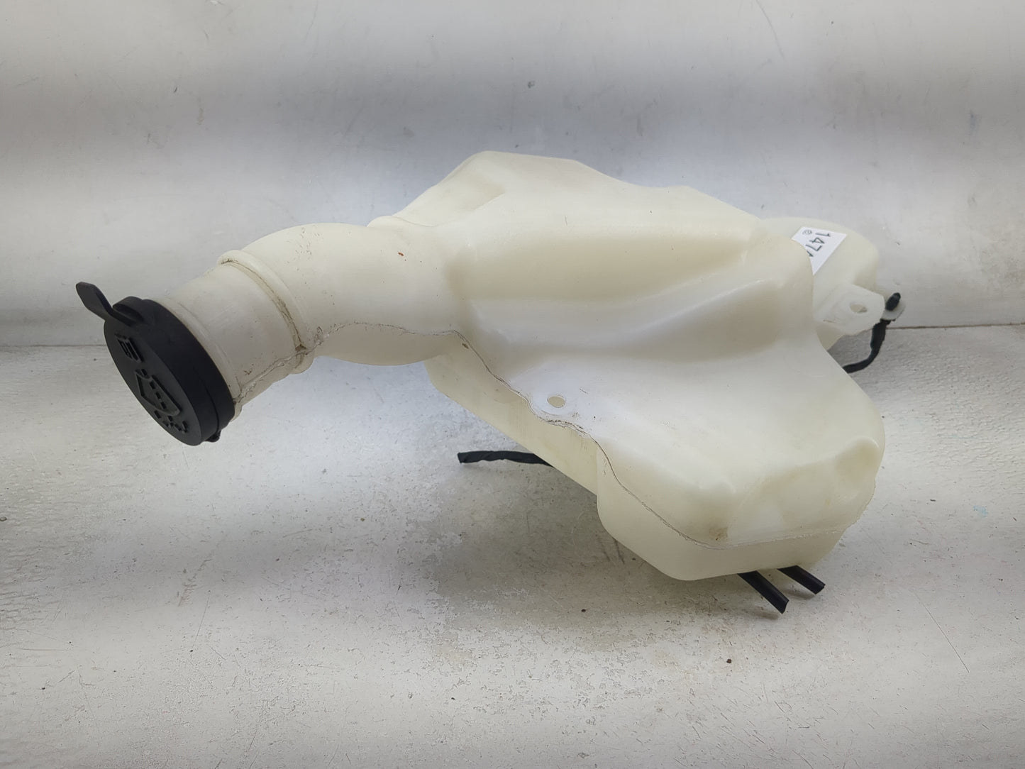 2017-2022 Gmc Acadia Windshield Washer Fluid Reservoir Bottle Oem 1474153 - Oemusedautoparts1.com