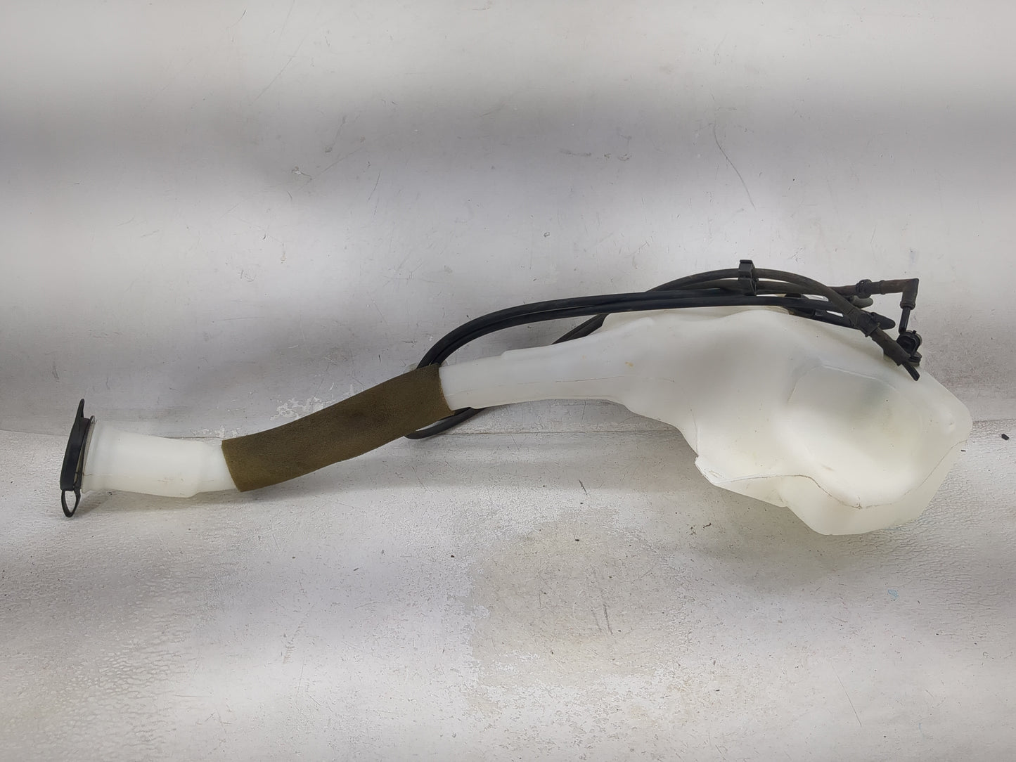 2017 Gmc Acadia Windshield Washer Fluid Reservoir Bottle Oem 1474223 - Oemusedautoparts1.com