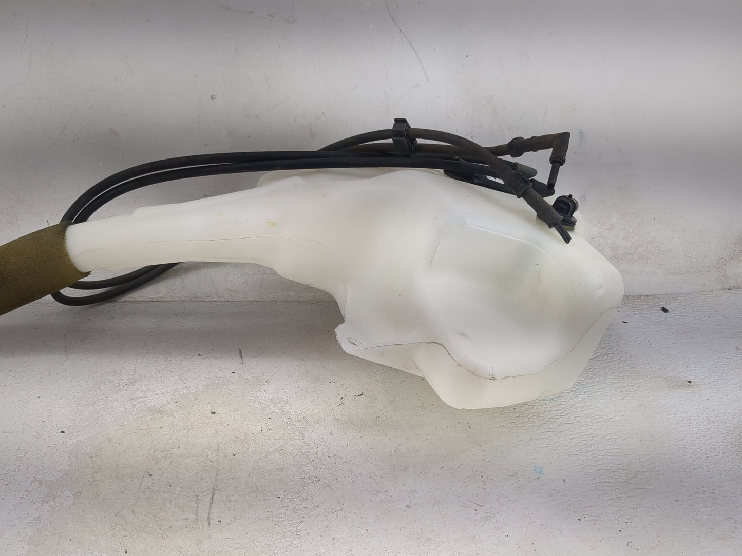 2017 Gmc Acadia Windshield Washer Fluid Reservoir Bottle Oem 1474223 - Oemusedautoparts1.com