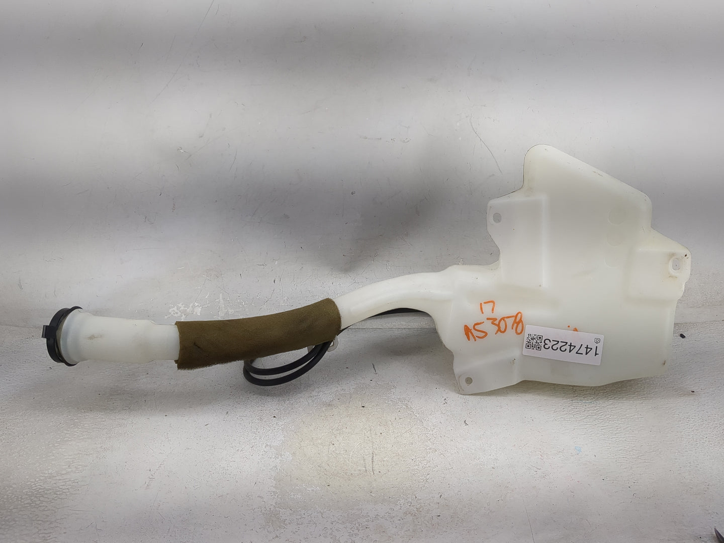 2017 Gmc Acadia Windshield Washer Fluid Reservoir Bottle Oem 1474223 - Oemusedautoparts1.com