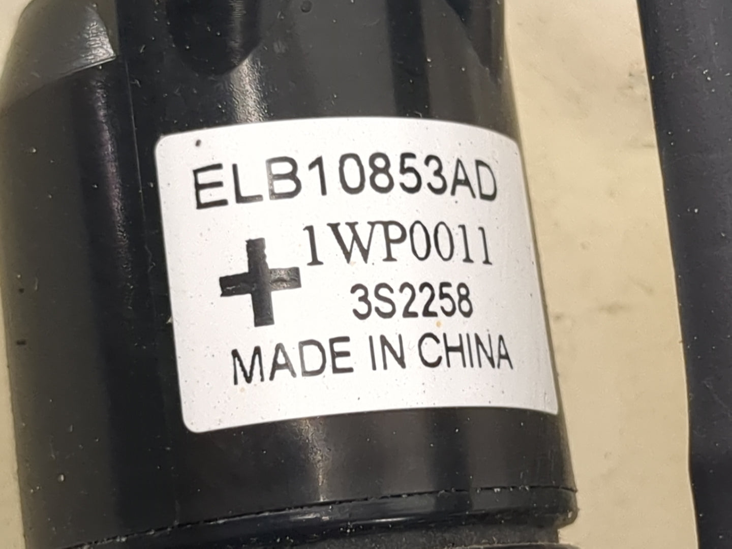 2017 Gmc Acadia Windshield Washer Fluid Reservoir Bottle Oem 1474223 - Oemusedautoparts1.com