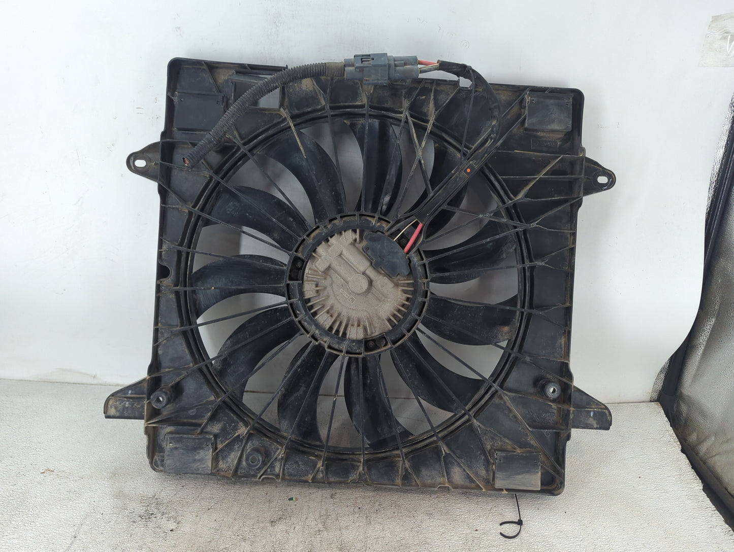 2017-2019 Gmc Acadia Electric Radiator Cooling Fan Motor Assembly Fits Fits 2017 2018 2019 OEM Used Auto Parts - Oemusedauto