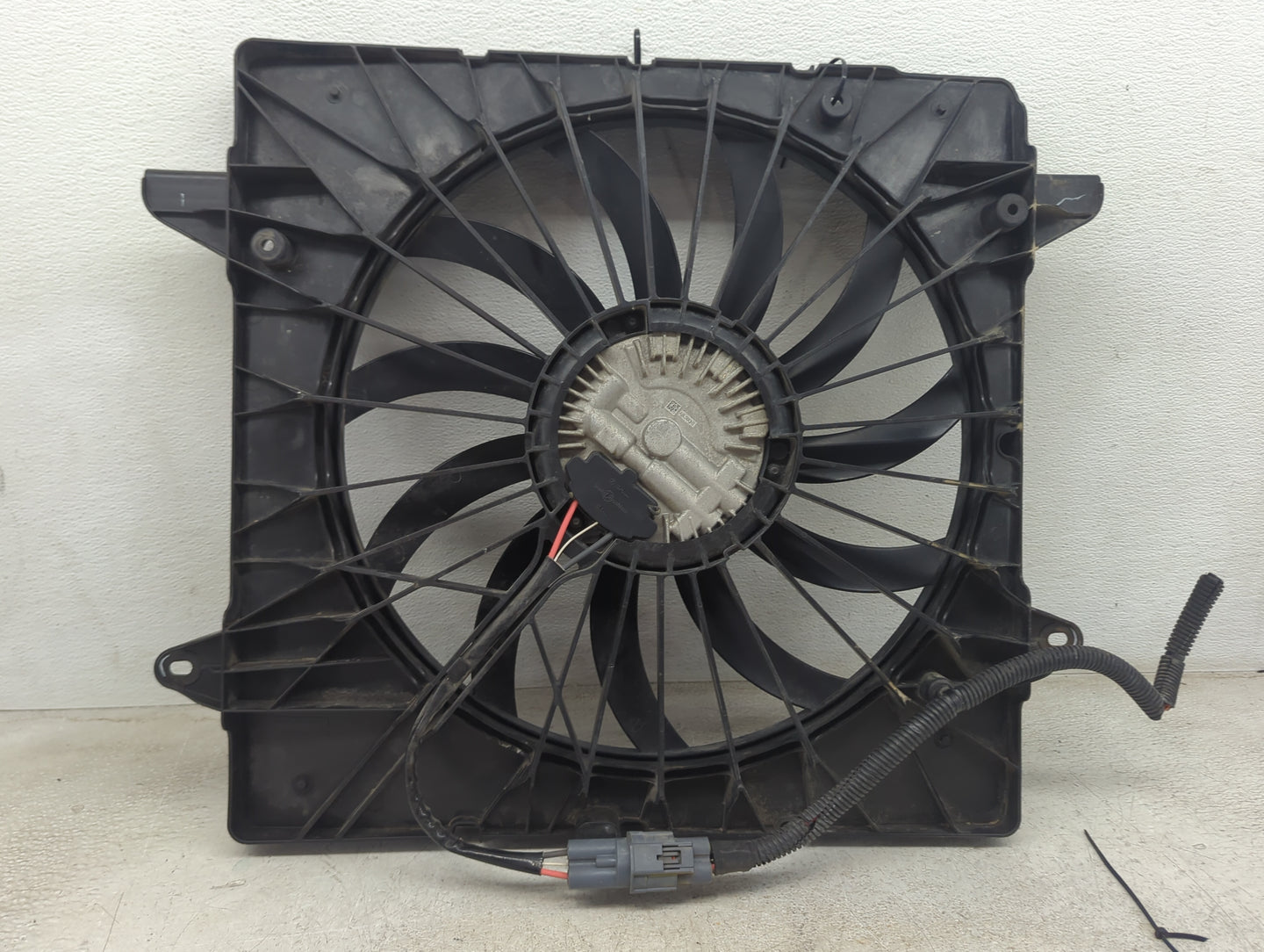 2017 Gmc Acadia Electric Radiator Cooling Fan Motor Assembly Fits OEM Used Auto Parts - Oemusedautoparts1.com