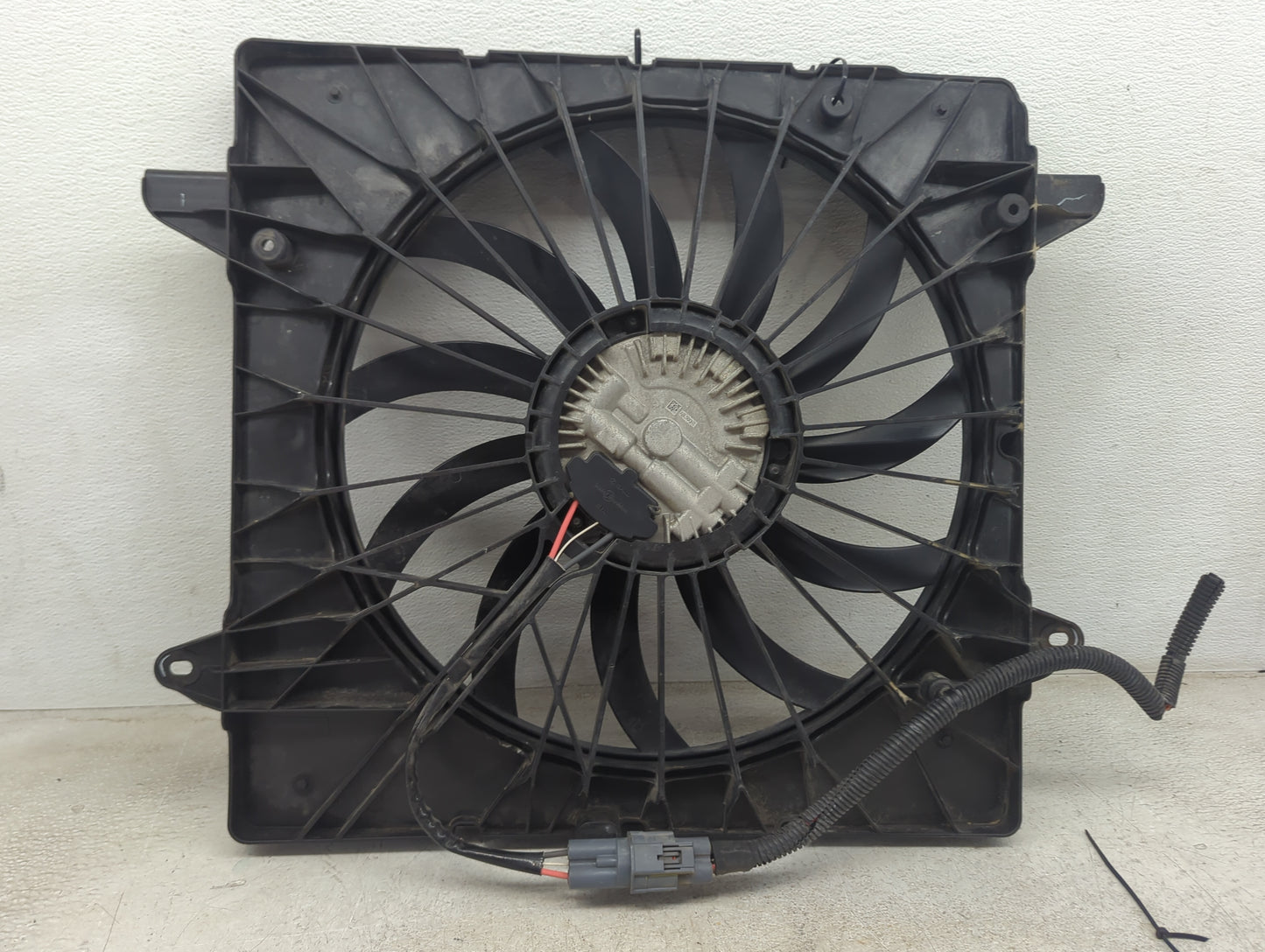 2017 Gmc Acadia Electric Radiator Cooling Fan Motor Assembly Fits OEM Used Auto Parts - Oemusedautoparts1.com