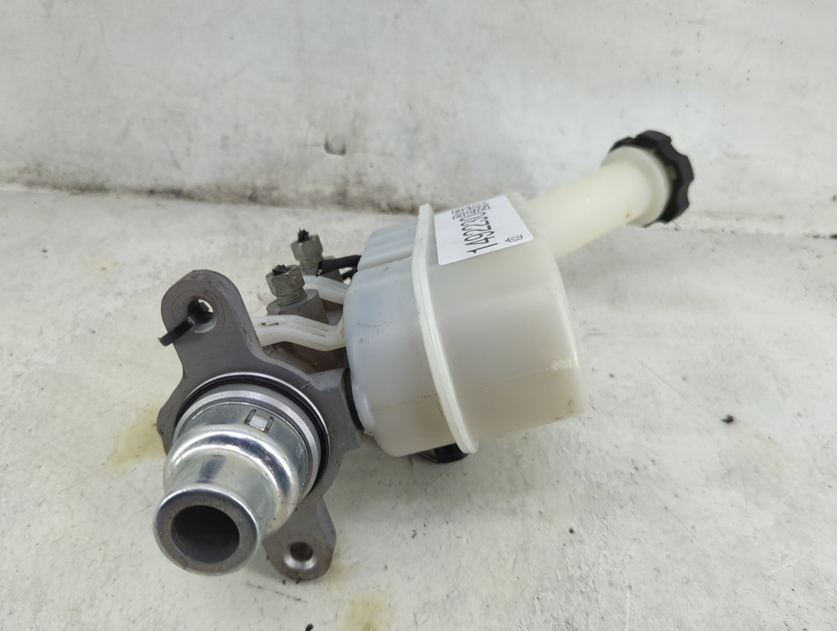 2009-2017 Gmc Acadia Brake Master Cylinder 1492230 - Oemusedautoparts1.com