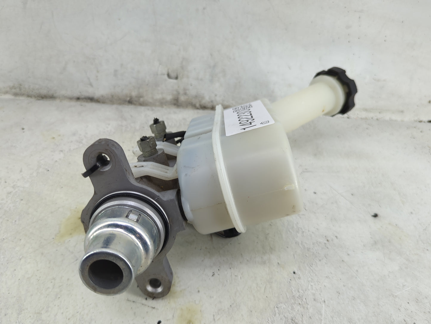 2009-2017 Gmc Acadia Brake Master Cylinder 1492230 - Oemusedautoparts1.com