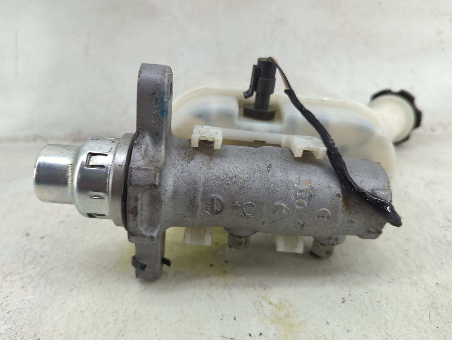 2009-2017 Gmc Acadia Brake Master Cylinder 1492230 - Oemusedautoparts1.com