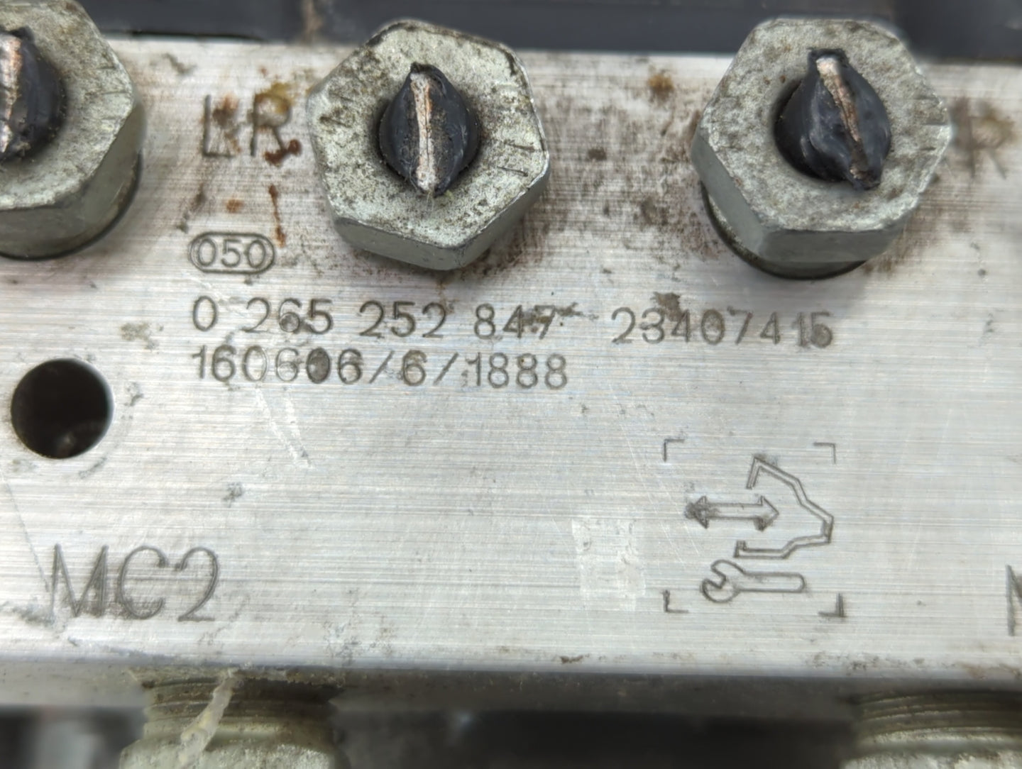 2012-2017 Gmc Acadia ABS Pump Control Module Replacement P/N:23407415 Fits Fits 2012 2013 2014 2015 2016 2017 OEM Used Auto 