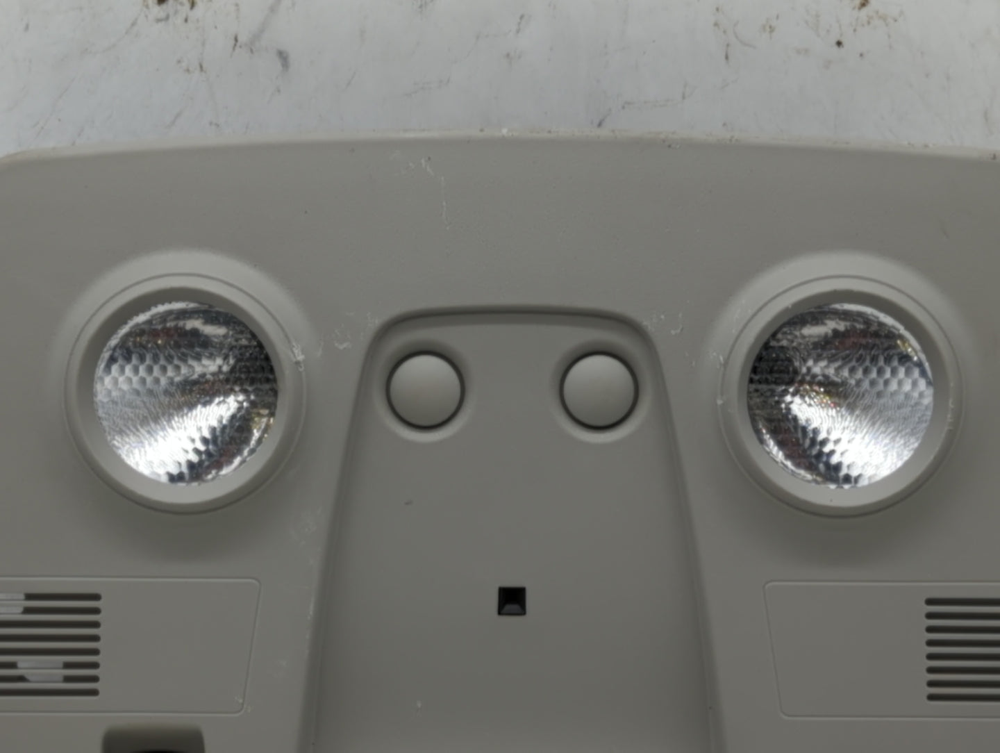 2015-2017 Gmc Acadia Center Floor Console Fits Fits 2015 2016 2017 OEM Used Auto Parts - Oemusedautoparts1.com