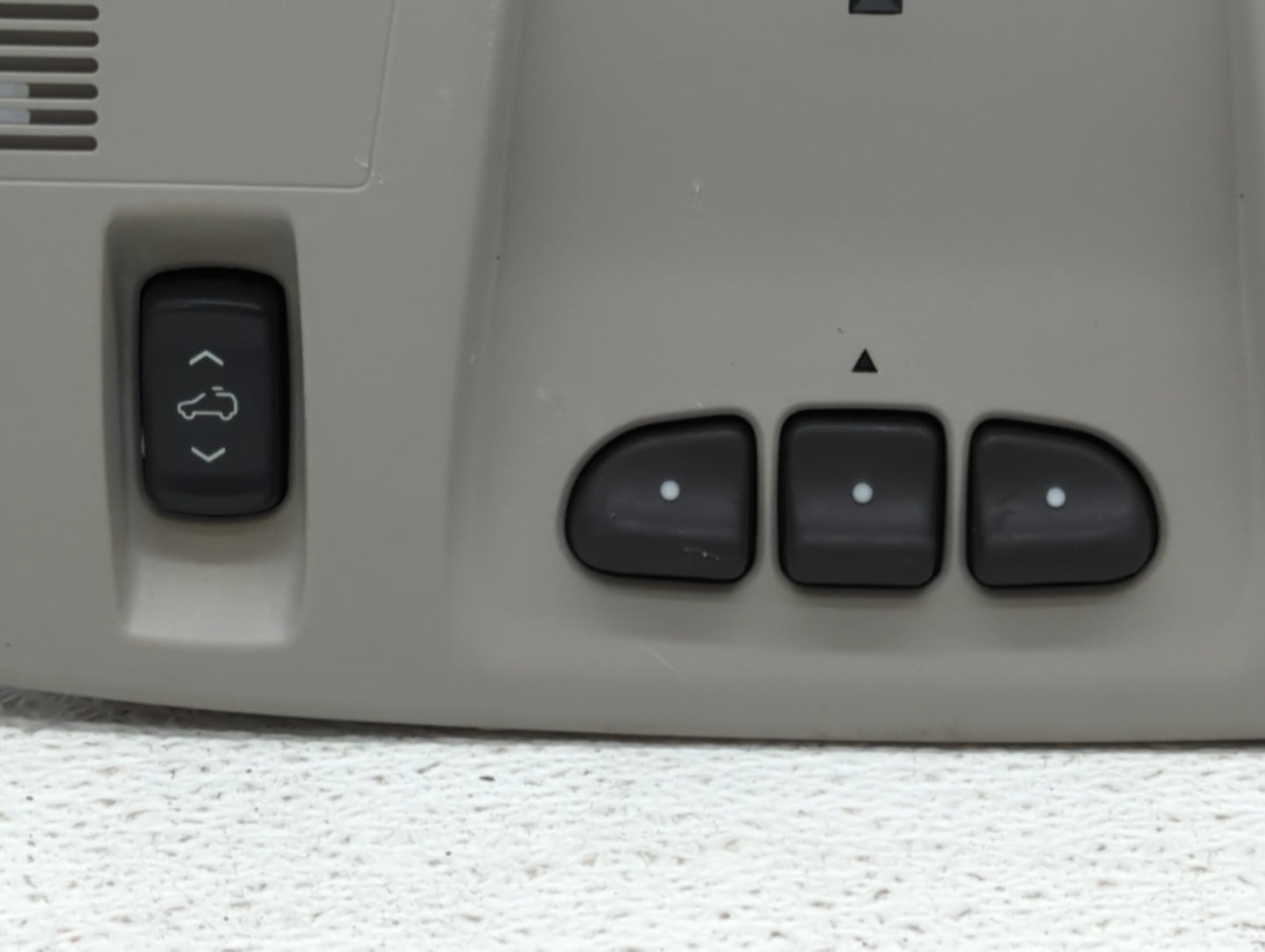 2015-2017 Gmc Acadia Center Floor Console Fits Fits 2015 2016 2017 OEM Used Auto Parts - Oemusedautoparts1.com