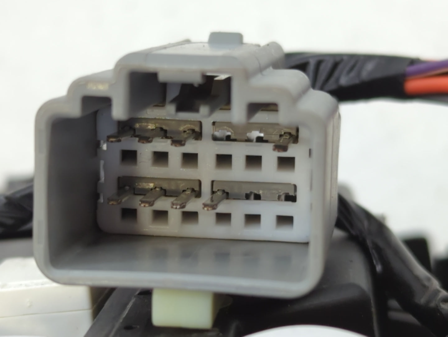 2015-2017 Gmc Acadia Center Floor Console Fits Fits 2015 2016 2017 OEM Used Auto Parts - Oemusedautoparts1.com