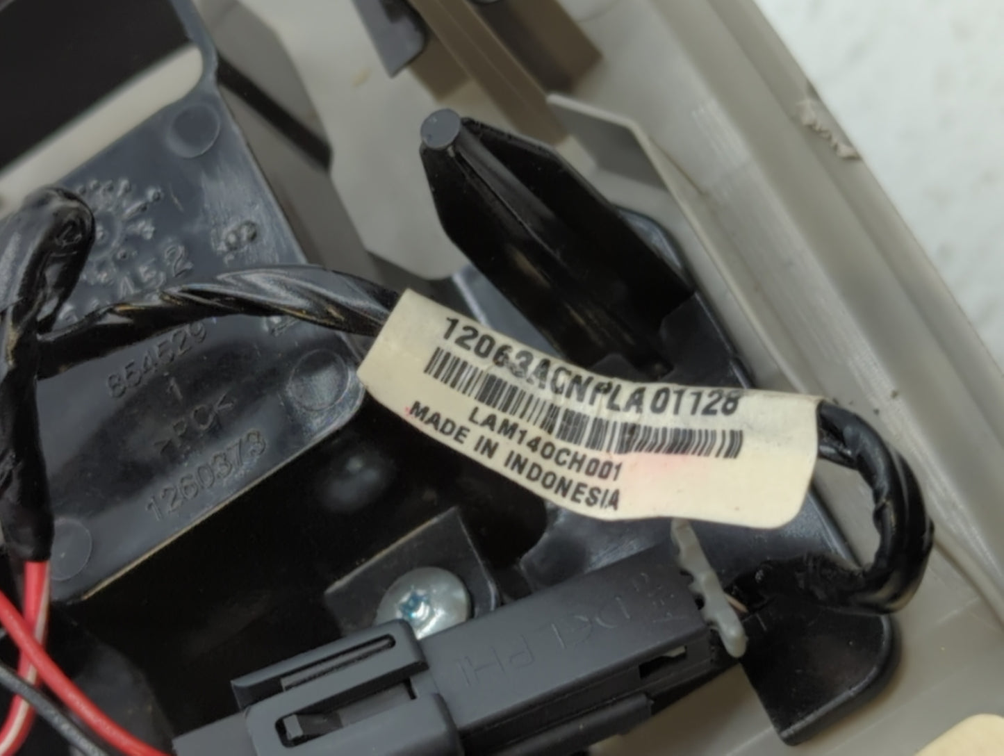 2015-2017 Gmc Acadia Center Floor Console Fits Fits 2015 2016 2017 OEM Used Auto Parts - Oemusedautoparts1.com