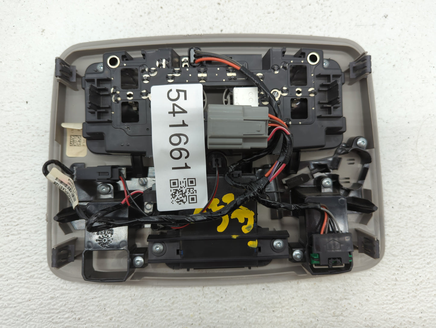 2015-2017 Gmc Acadia Center Floor Console Fits Fits 2015 2016 2017 OEM Used Auto Parts - Oemusedautoparts1.com