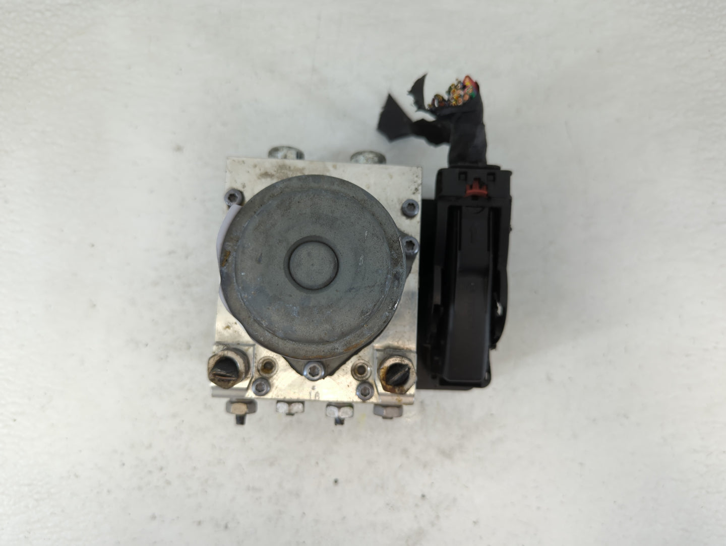 2017 Gmc Acadia ABS Pump Control Module Replacement P/N:8417 3388 ESS1 Fits OEM Used Auto Parts - Oemusedautoparts1.com