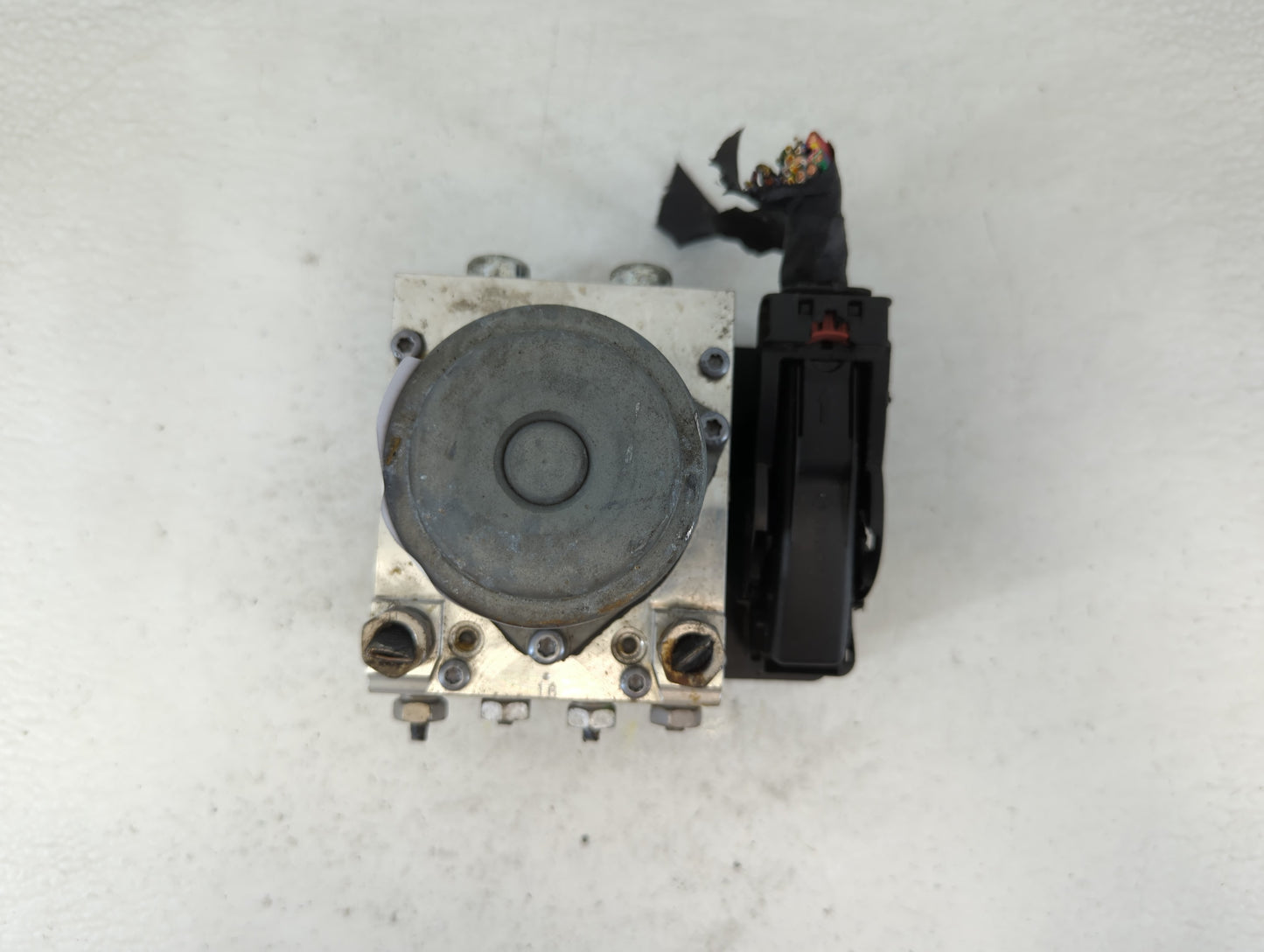 2017 Gmc Acadia ABS Pump Control Module Replacement P/N:8417 3388 ESS1 Fits OEM Used Auto Parts - Oemusedautoparts1.com