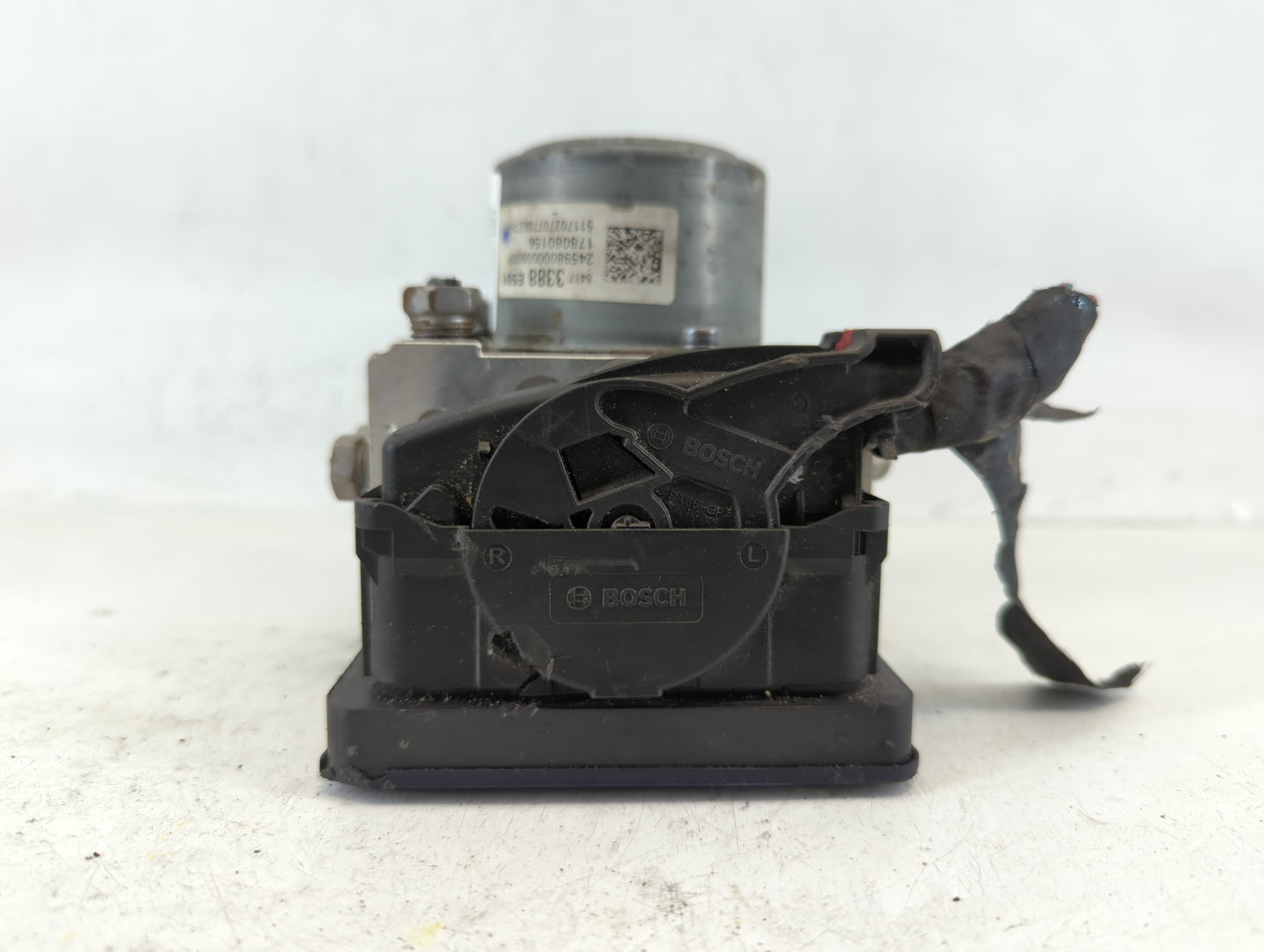 2017 Gmc Acadia ABS Pump Control Module Replacement P/N:8417 3388 ESS1 Fits OEM Used Auto Parts - Oemusedautoparts1.com