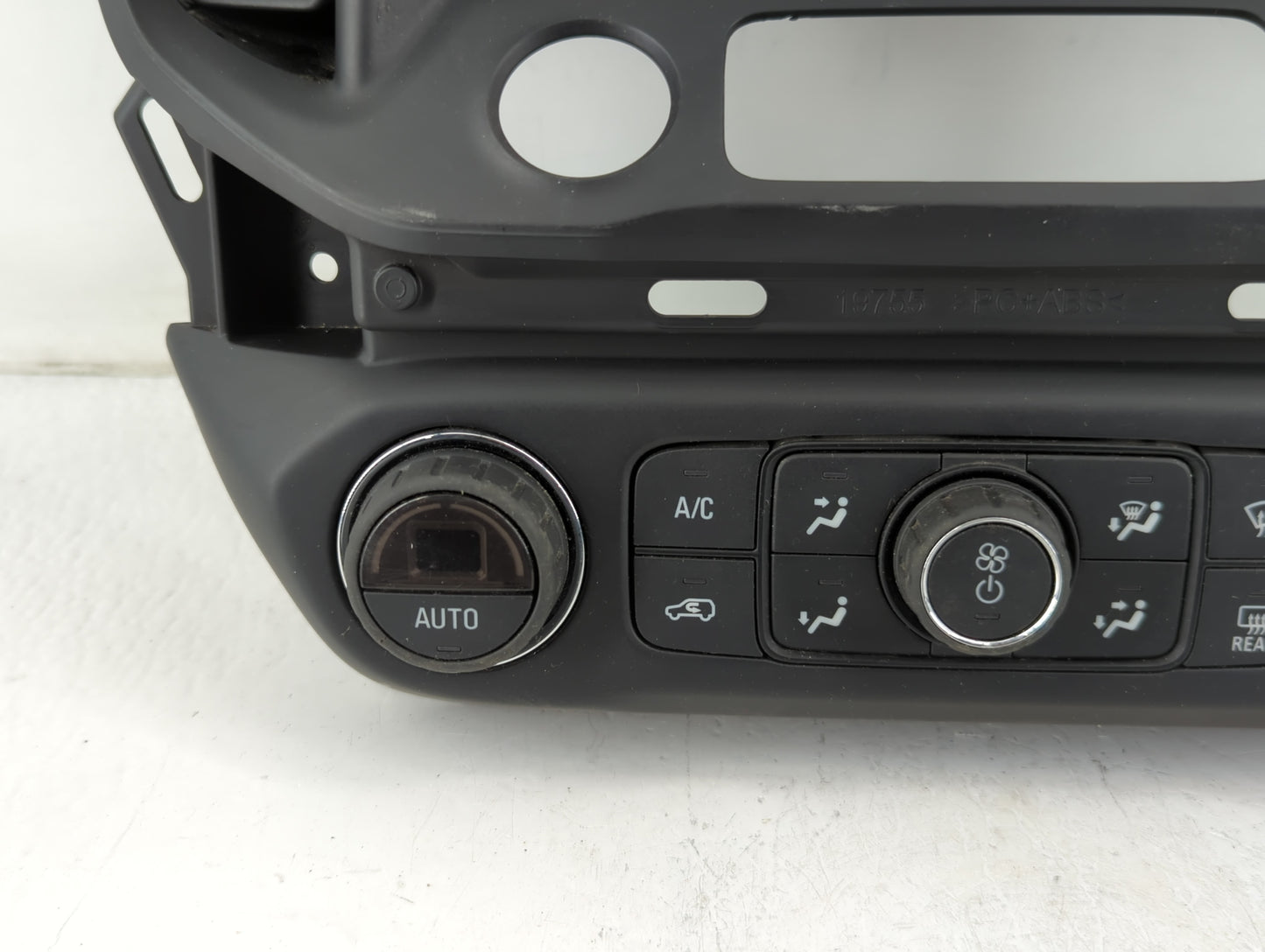 2017 Gmc Acadia Radio AM FM Cd Player Receiver Replacement P/N:84173748 Fits OEM Used Auto Parts - Oemusedautoparts1.com