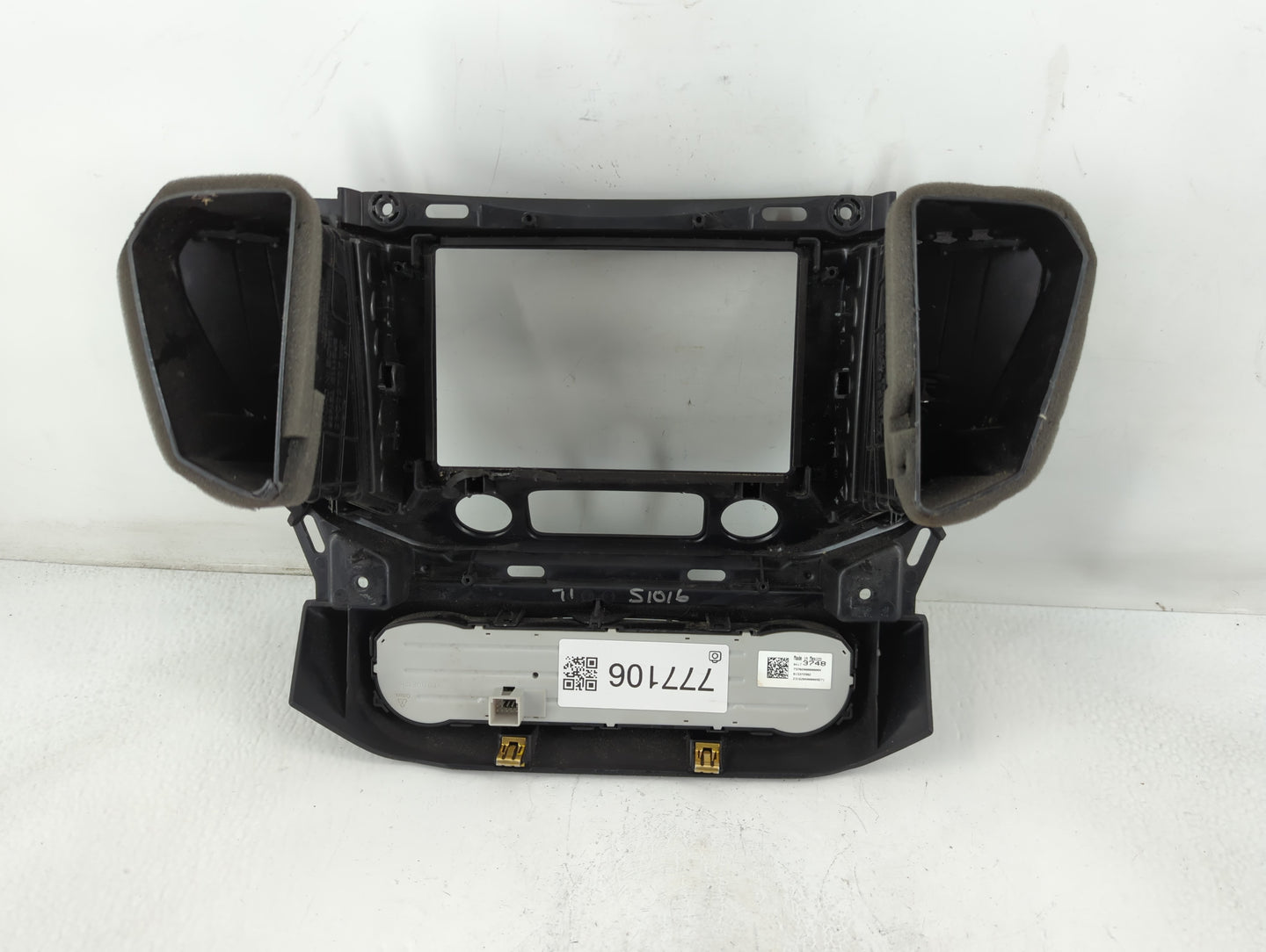 2017 Gmc Acadia Radio AM FM Cd Player Receiver Replacement P/N:84173748 Fits OEM Used Auto Parts - Oemusedautoparts1.com