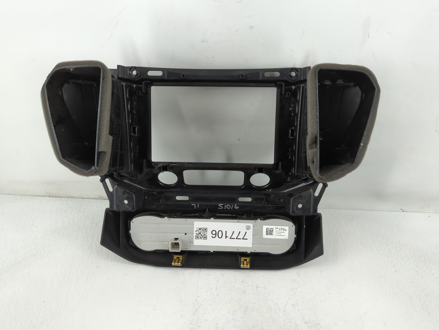 2017 Gmc Acadia Radio AM FM Cd Player Receiver Replacement P/N:84173748 Fits OEM Used Auto Parts - Oemusedautoparts1.com