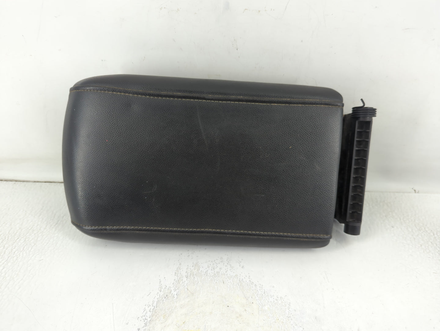 2017 Gmc Acadia Center Console Armrest Cover Lid P/N:AMT16638 Fits OEM Used Auto Parts - Oemusedautoparts1.com