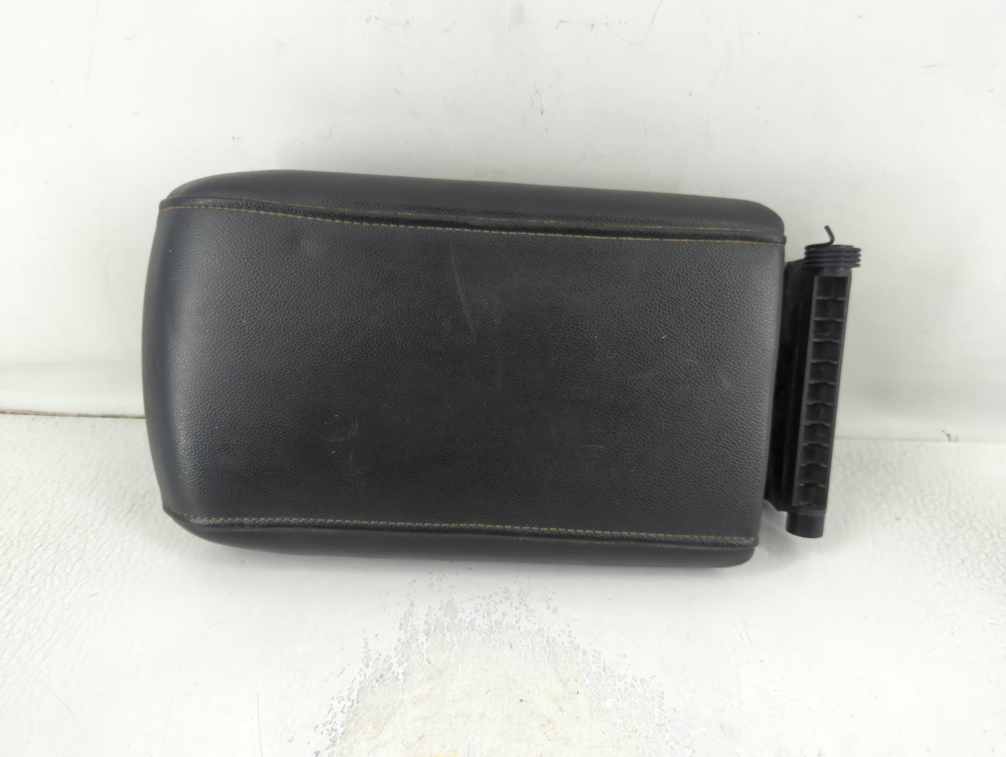 2017 Gmc Acadia Center Console Armrest Cover Lid P/N:AMT16638 Fits OEM Used Auto Parts - Oemusedautoparts1.com