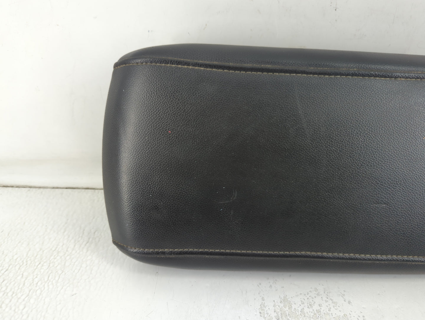 2017 Gmc Acadia Center Console Armrest Cover Lid P/N:AMT16638 Fits OEM Used Auto Parts - Oemusedautoparts1.com