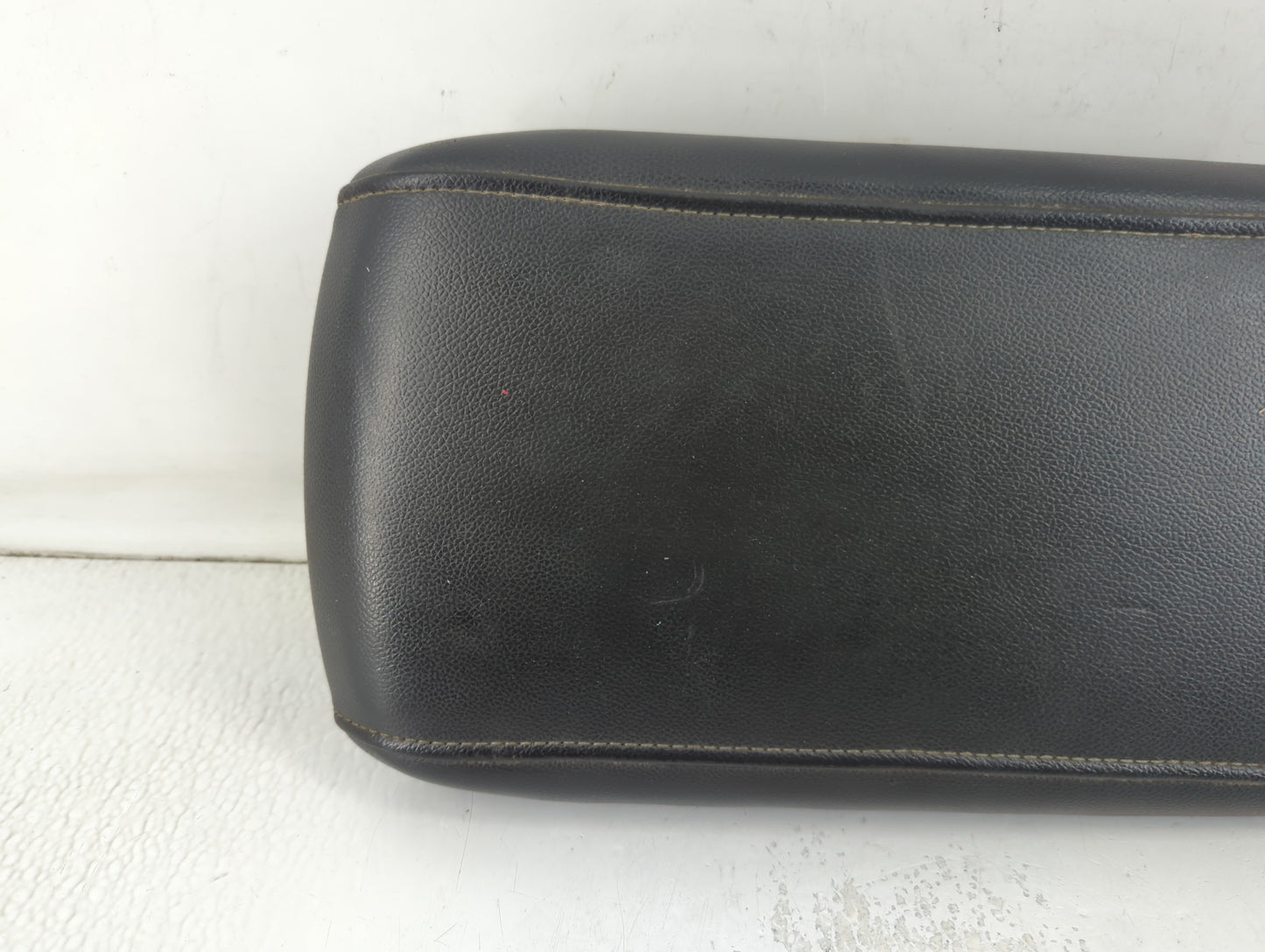 2017 Gmc Acadia Center Console Armrest Cover Lid P/N:AMT16638 Fits OEM Used Auto Parts - Oemusedautoparts1.com