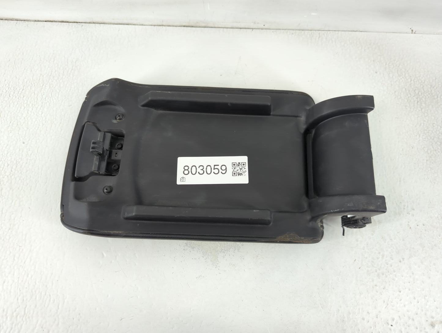2017 Gmc Acadia Center Console Armrest Cover Lid P/N:AMT16638 Fits OEM Used Auto Parts - Oemusedautoparts1.com