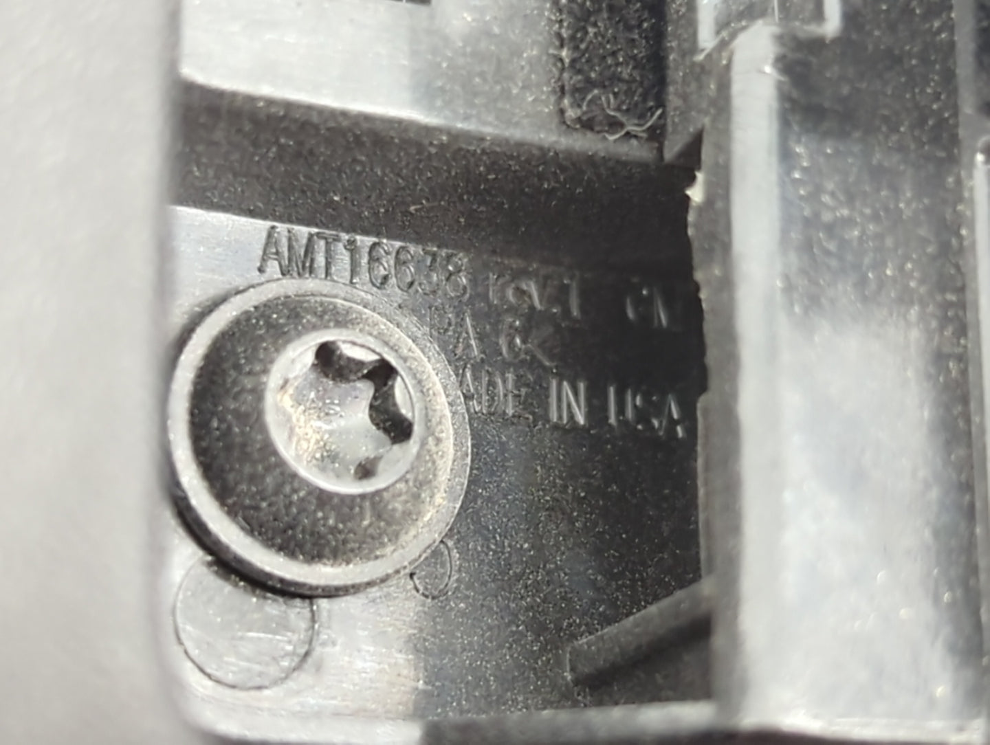 2017 Gmc Acadia Center Console Armrest Cover Lid P/N:AMT16638 Fits OEM Used Auto Parts - Oemusedautoparts1.com