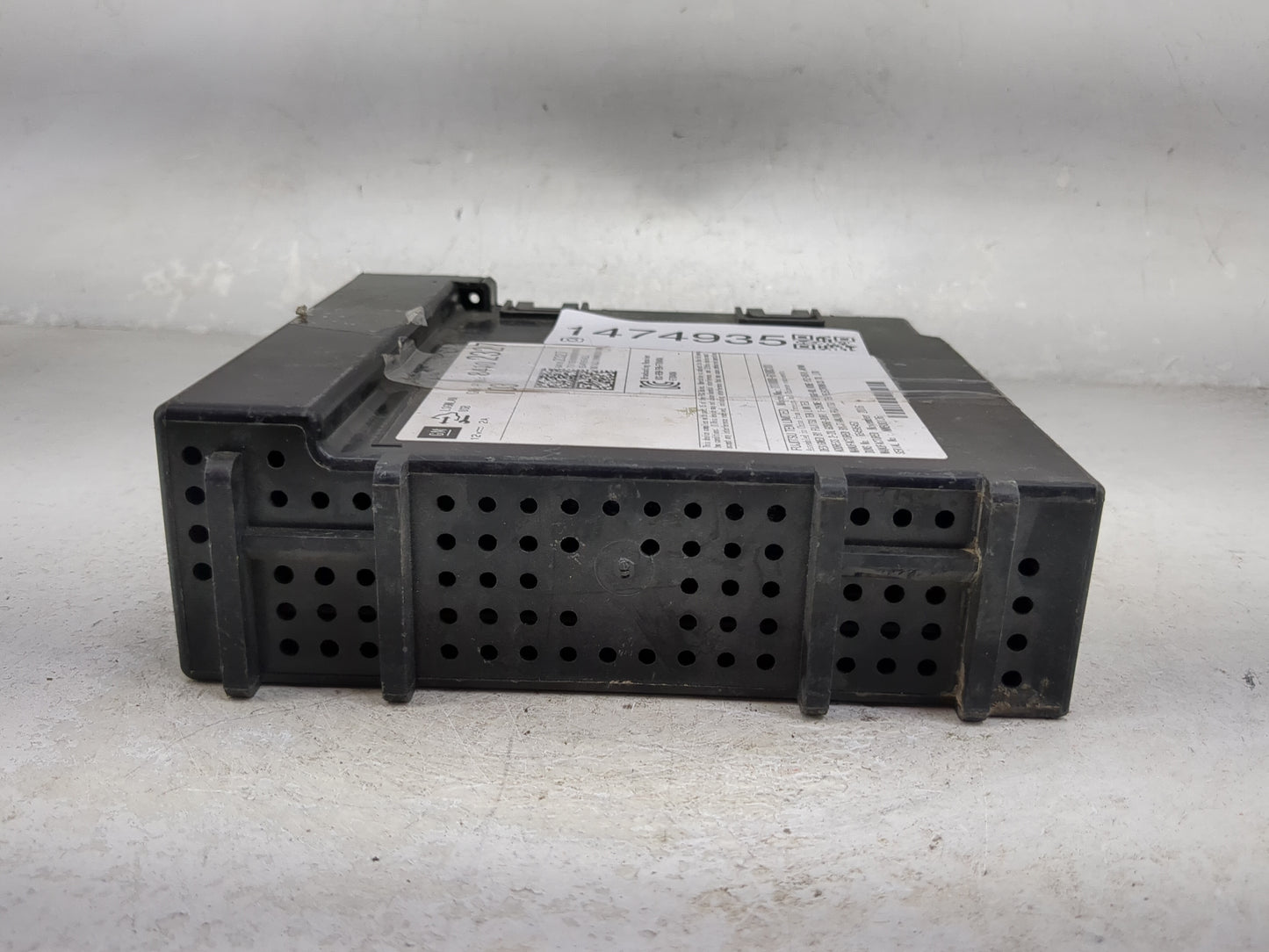 2017 Gmc Canyon Radio AM FM Cd Player Receiver Replacement P/N:84102327 Fits OEM Used Auto Parts - Oemusedautoparts1.com