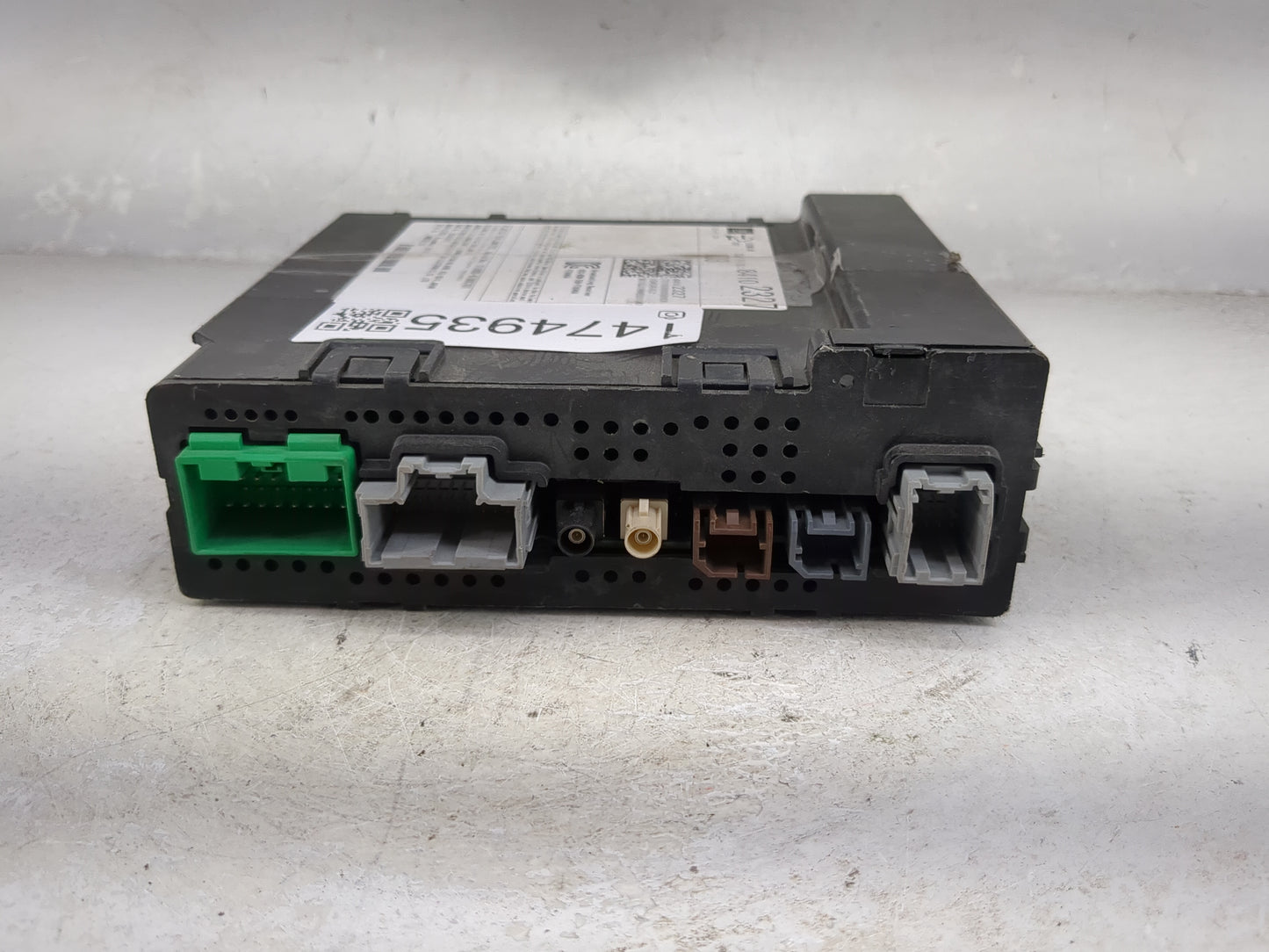 2017 Gmc Canyon Radio AM FM Cd Player Receiver Replacement P/N:84102327 Fits OEM Used Auto Parts - Oemusedautoparts1.com