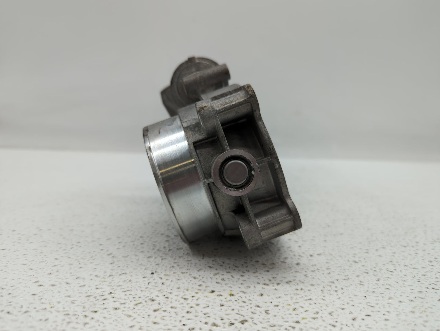 2017-2018 Gmc Canyon Throttle Body P/N:12671014 12648414, 1267 1014 Fits Fits 2016 2017 2018 2019 OEM Used Auto Parts - Oemu