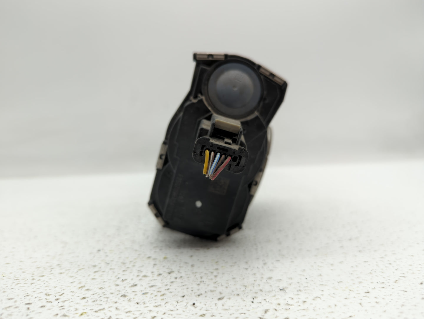 2017-2018 Gmc Canyon Throttle Body P/N:12671014 12648414, 1267 1014 Fits Fits 2016 2017 2018 2019 OEM Used Auto Parts - Oemu