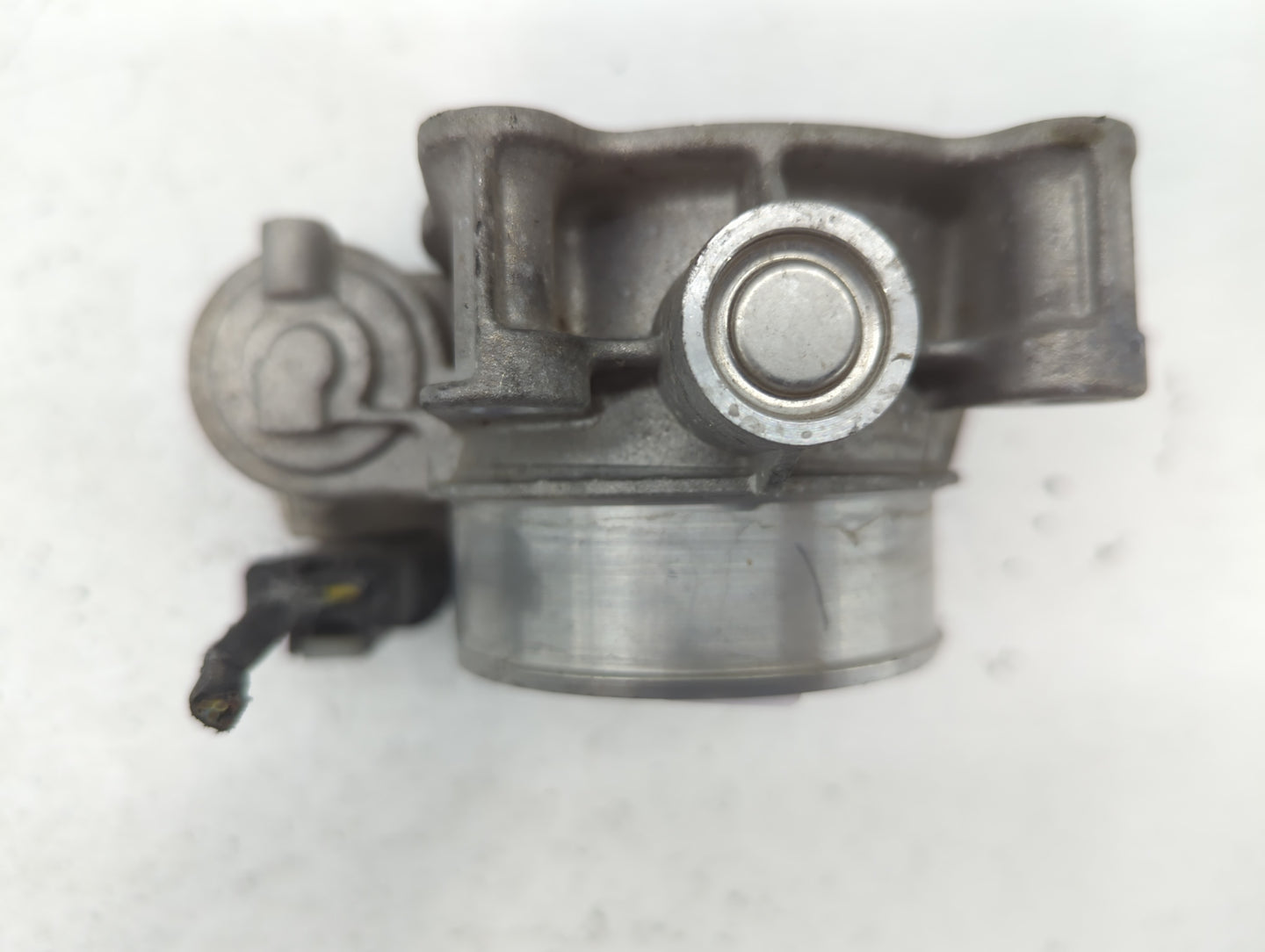 2016-2022 Gmc Canyon Throttle Body P/N:12670830AA Fits Fits 2016 2017 2018 2019 2020 2021 2022 OEM Used Auto Parts - Oemused