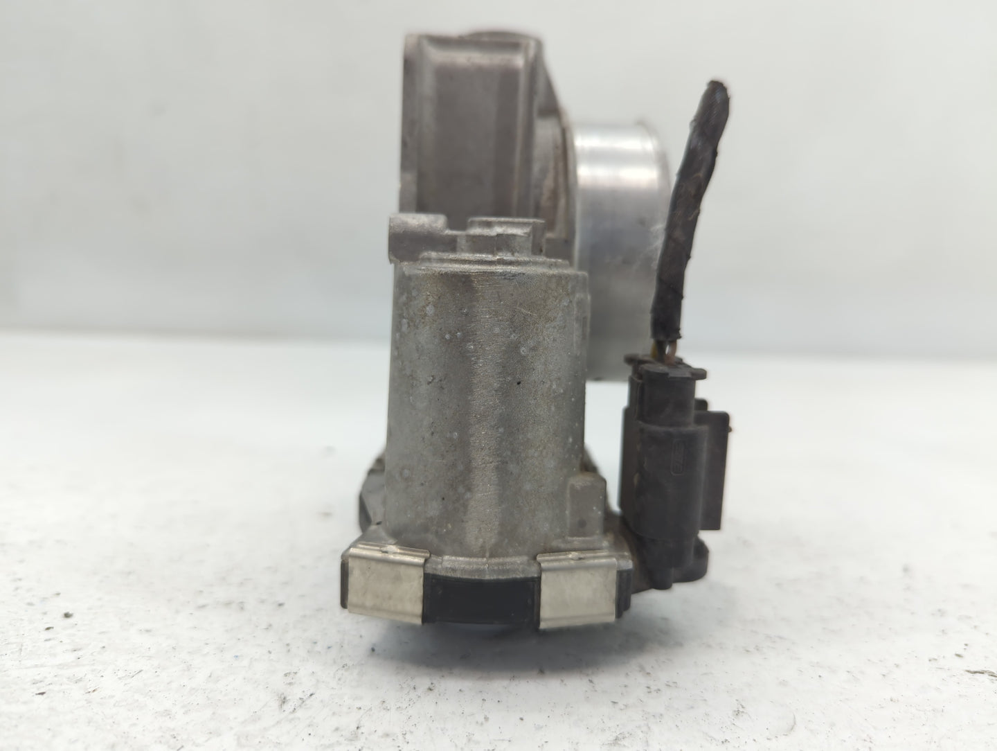 2016-2022 Gmc Canyon Throttle Body P/N:12670830AA Fits Fits 2016 2017 2018 2019 2020 2021 2022 OEM Used Auto Parts - Oemused