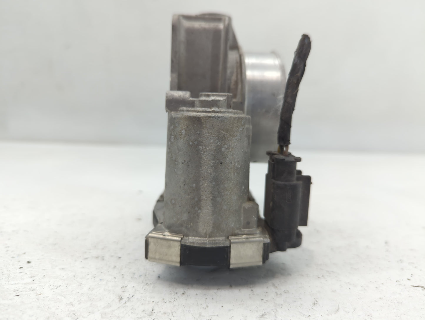 2016-2022 Gmc Canyon Throttle Body P/N:12670830AA Fits Fits 2016 2017 2018 2019 2020 2021 2022 OEM Used Auto Parts - Oemused