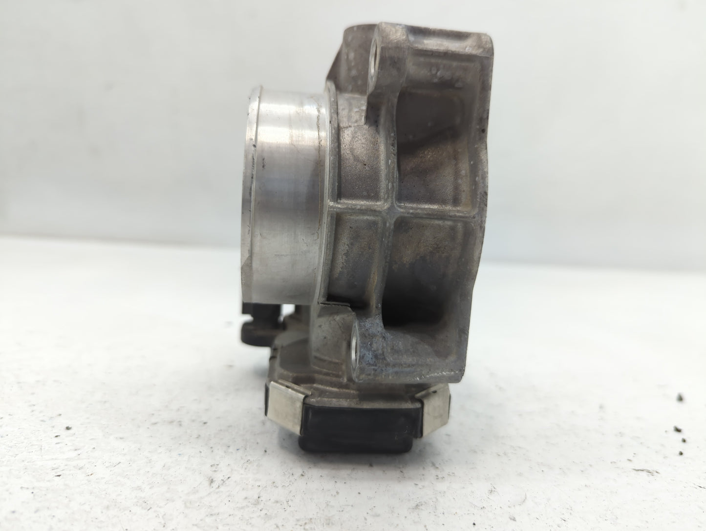 2016-2022 Gmc Canyon Throttle Body P/N:12670830AA Fits Fits 2016 2017 2018 2019 2020 2021 2022 OEM Used Auto Parts - Oemused