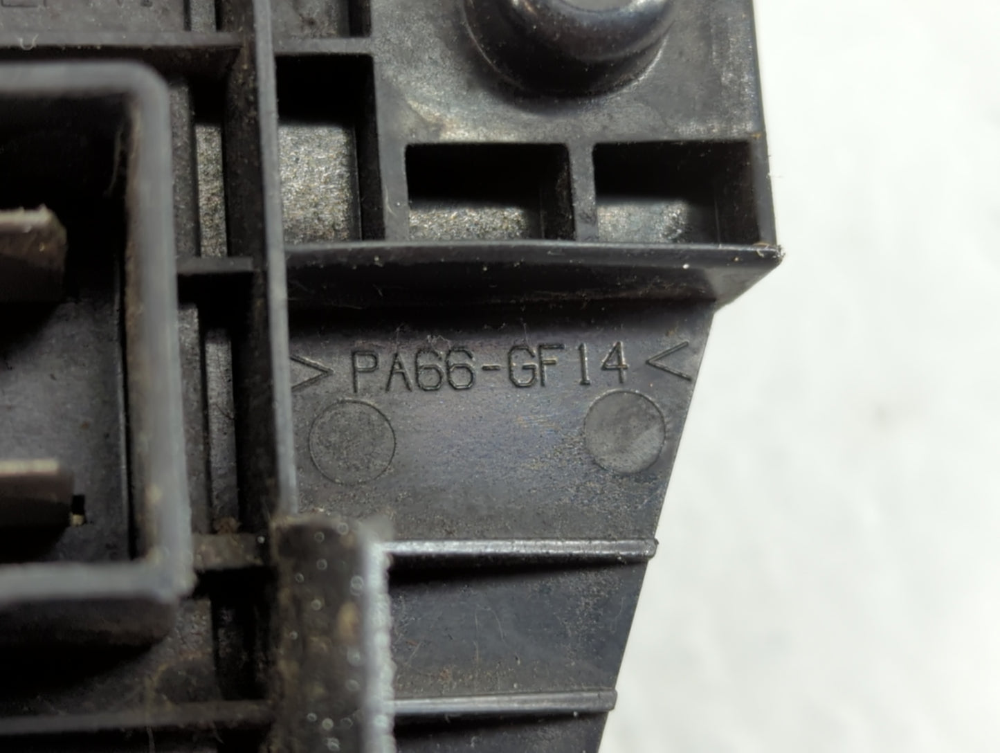 2015-2017 Gmc Canyon Fusebox Fuse Box Panel Relay Module P/N:13 255 300 >PA66-GF14< Fits Fits 2015 2016 2017 2019 OEM Used A