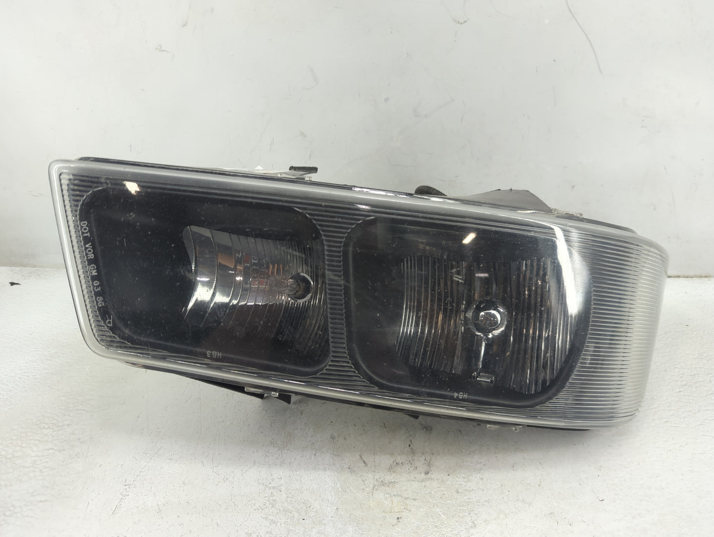 2003-2019 Gmc Savana 2500 Tail Light Assembly Passenger Right OEM P/N:15879432 Fits OEM Used Auto Parts - Oemusedautoparts1.