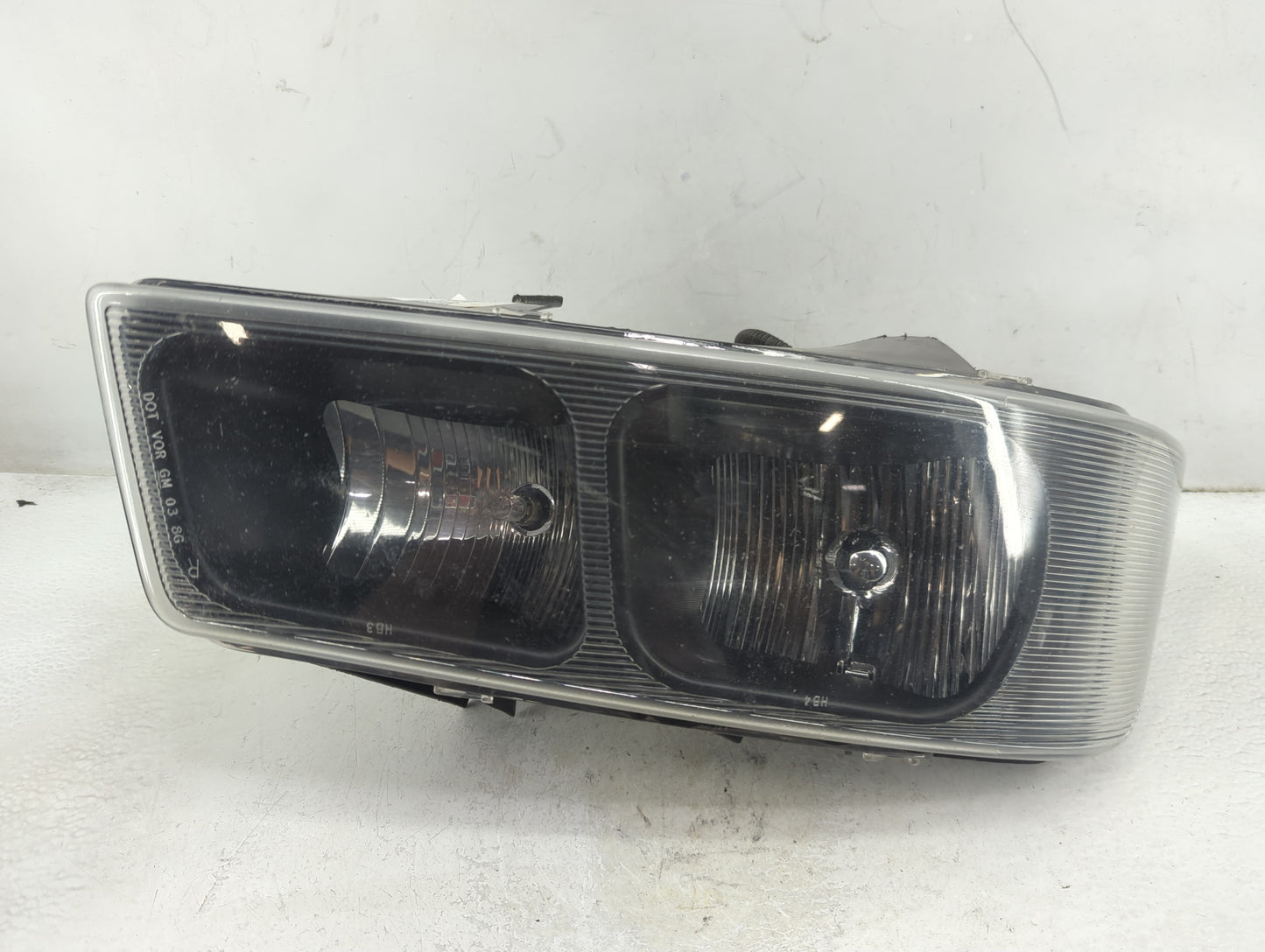 2003-2019 Gmc Savana 2500 Tail Light Assembly Passenger Right OEM P/N:15879432 Fits OEM Used Auto Parts - Oemusedautoparts1.