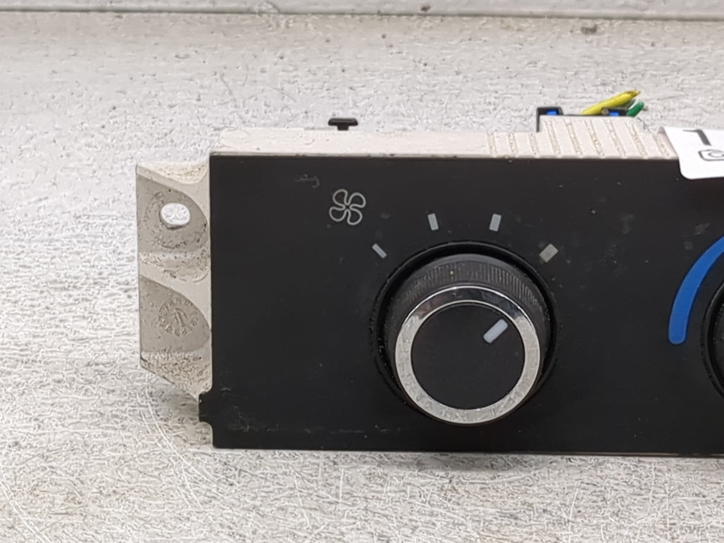 2008-2019 Gmc Savana 2500 Climate Control Module Temperature AC/Heater Replacement P/N:15773678 Fits OEM Used Auto Parts - O
