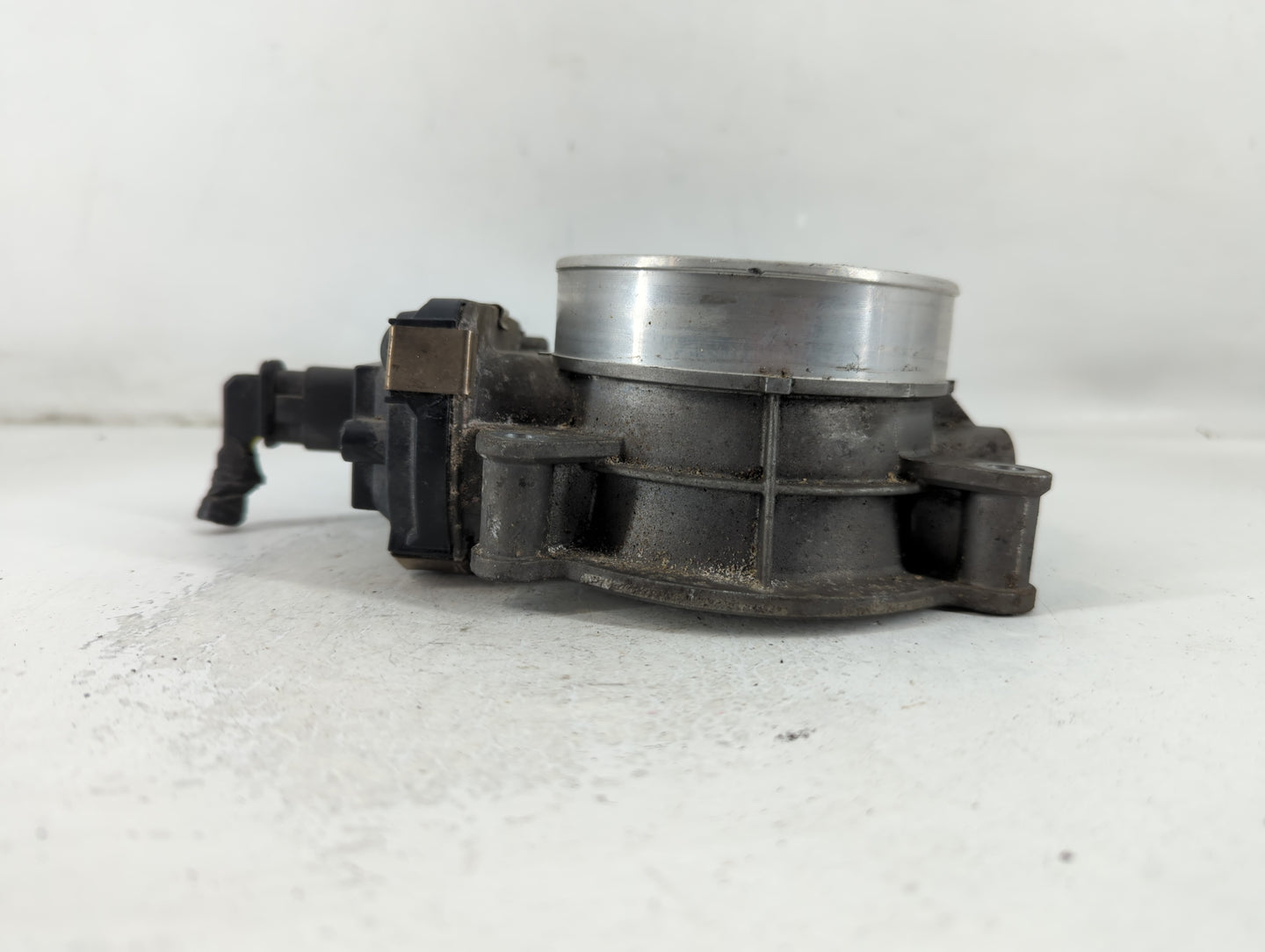 2016-2019 Gmc Savana 2500 Throttle Body P/N:12678312 Fits Fits 2014 2015 2016 2017 2018 2019 2020 2021 2022 OEM Used Auto Pa