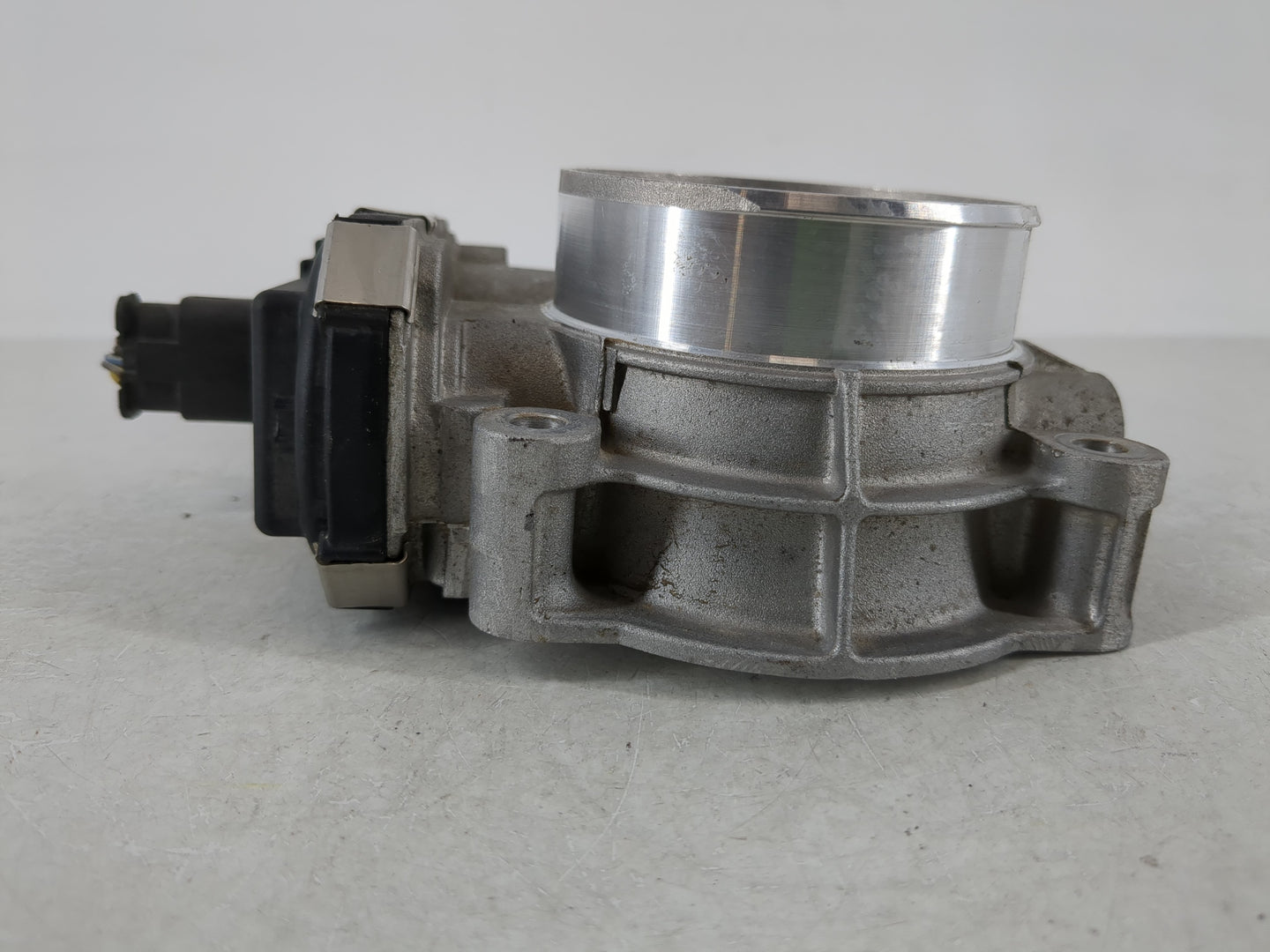 2014-2022 Gmc Sierra 1500 Throttle Body P/N:12676296AA Fits Fits 2014 2015 2016 2017 2018 2019 2020 2021 2022 OEM Used Auto 