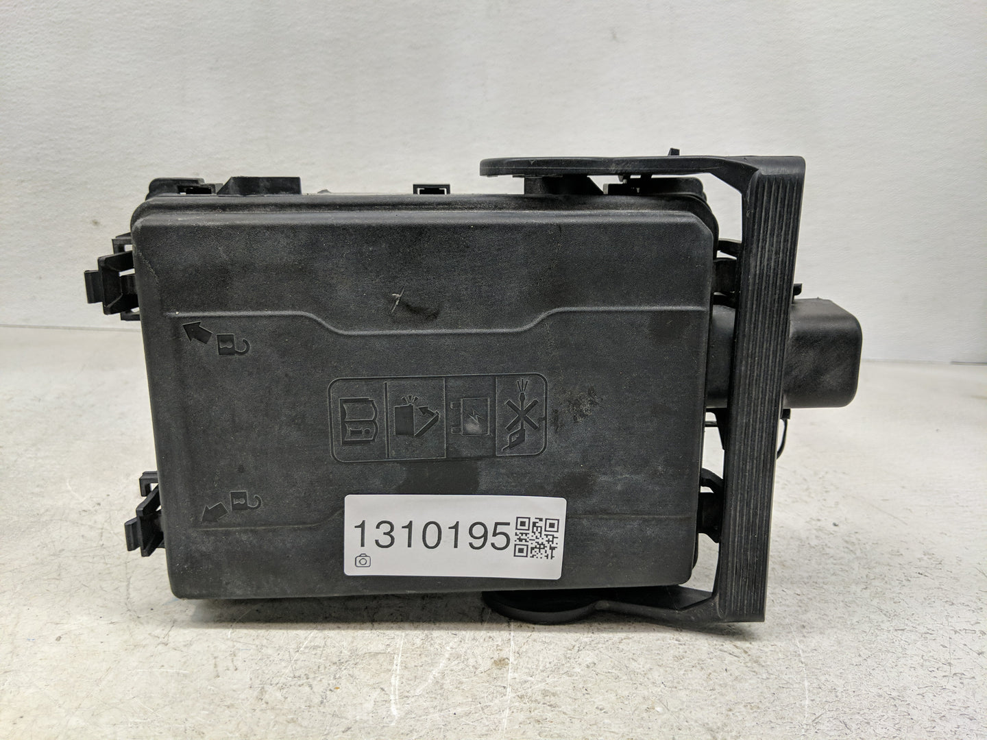 2017-2019 Gmc Sierra 1500 Fusebox Fuse Box Panel Relay Module Fits Fits 2017 2018 2019 OEM Used Auto Parts - Oemusedautopart