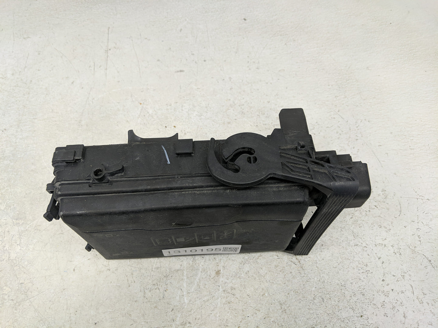 2017-2019 Gmc Sierra 1500 Fusebox Fuse Box Panel Relay Module Fits Fits 2017 2018 2019 OEM Used Auto Parts - Oemusedautopart