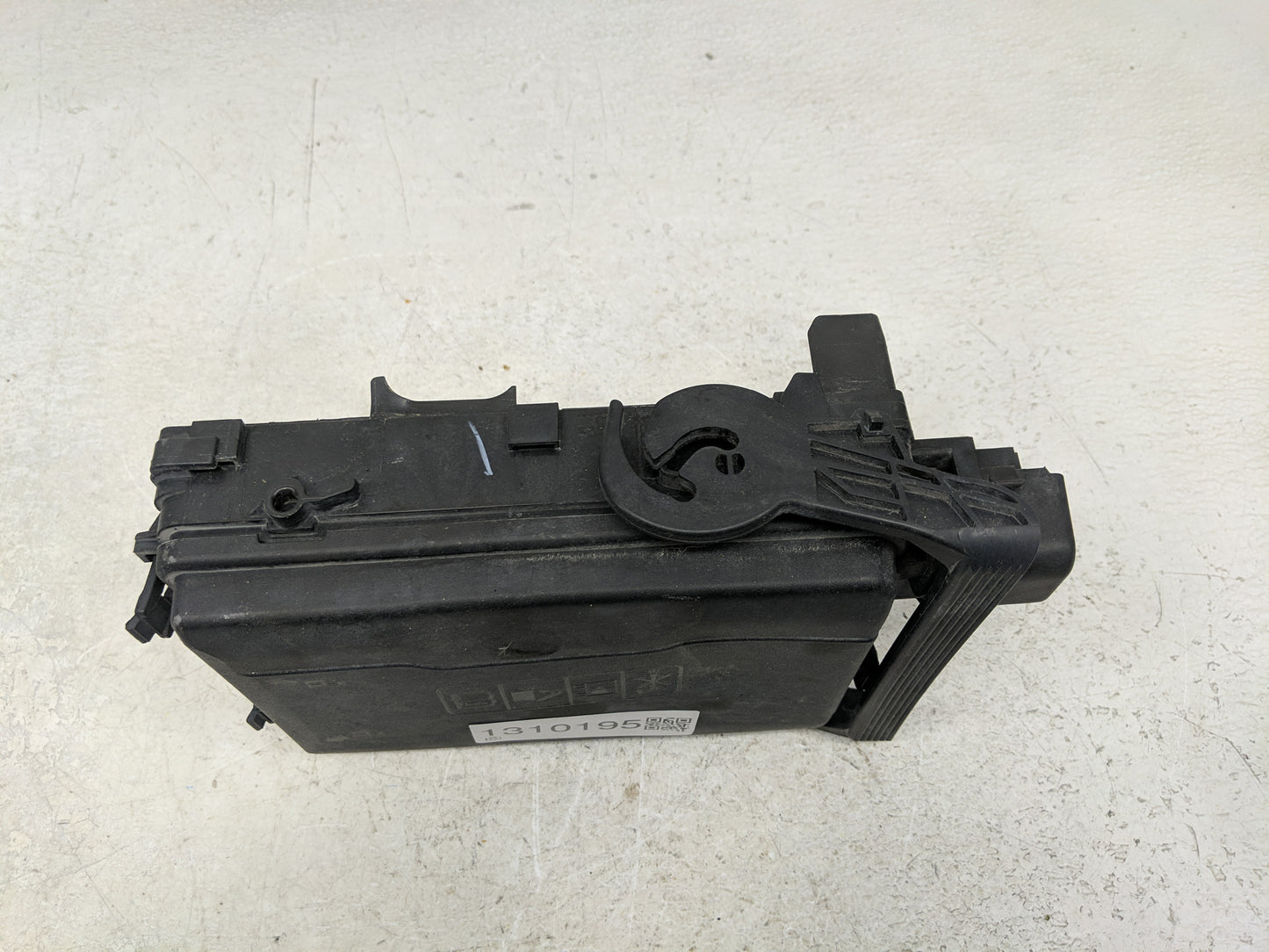 2017-2019 Gmc Sierra 1500 Fusebox Fuse Box Panel Relay Module Fits Fits 2017 2018 2019 OEM Used Auto Parts - Oemusedautopart